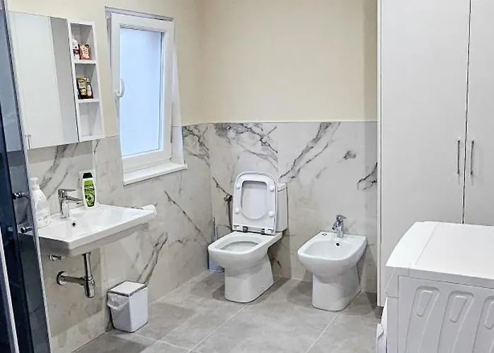 Koman_lakeview_apartments *